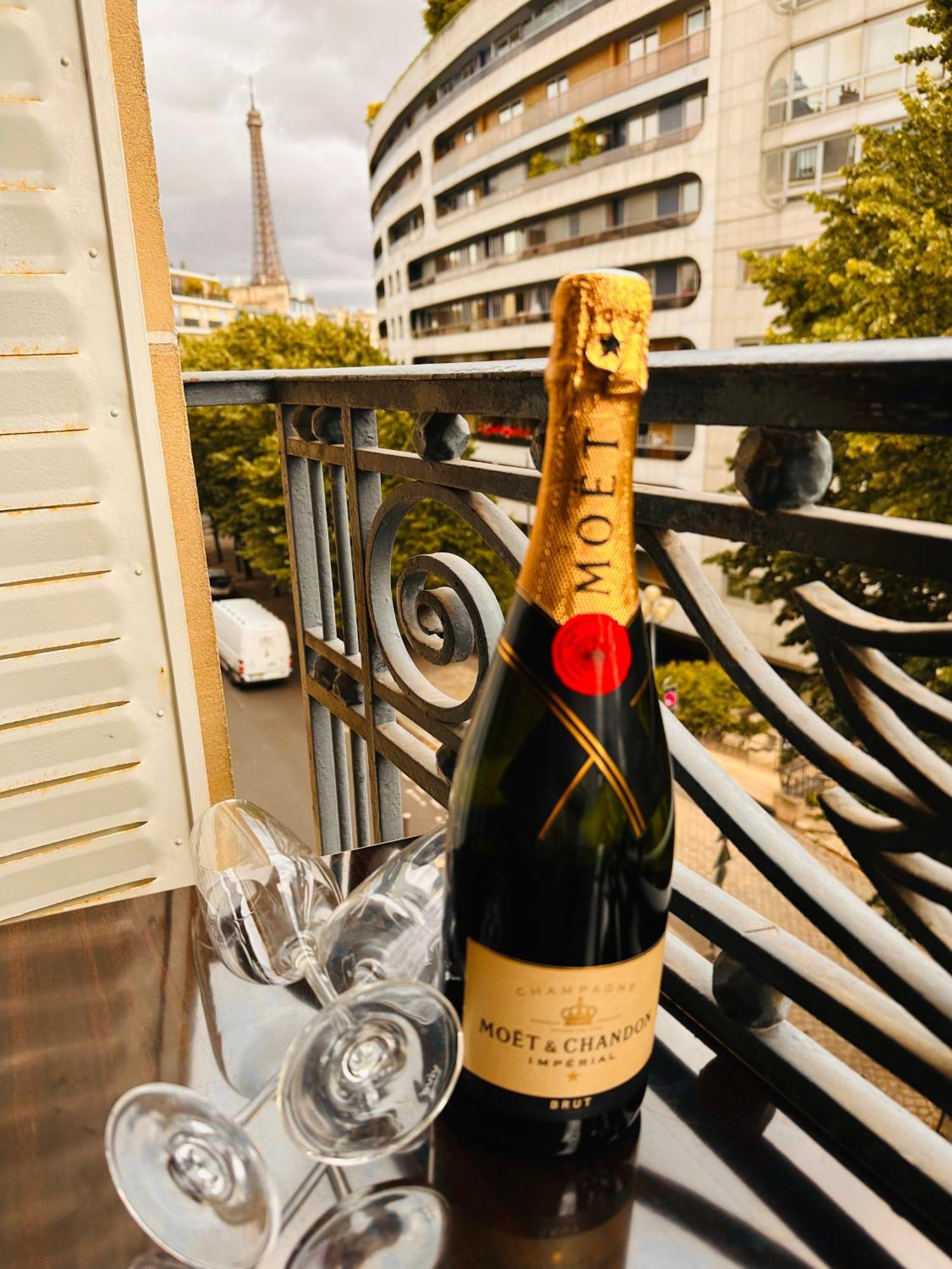 Cosy Appartement Avec Vue Tour Eiffel Париж Екстериор снимка